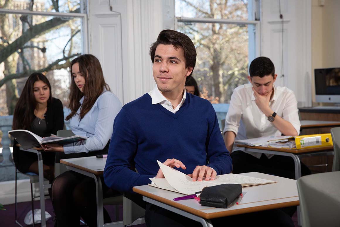 Kensington Park School sixth form students reading