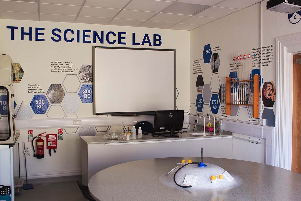 Cambridge Seminars College science laboratory